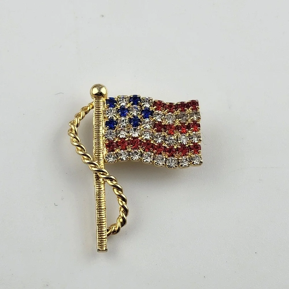 Vintage Rhinestone American‎ Flag Brooch
